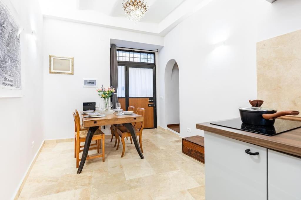 Bottega Augustea Duplex Apartment In Monti Roma Exterior foto